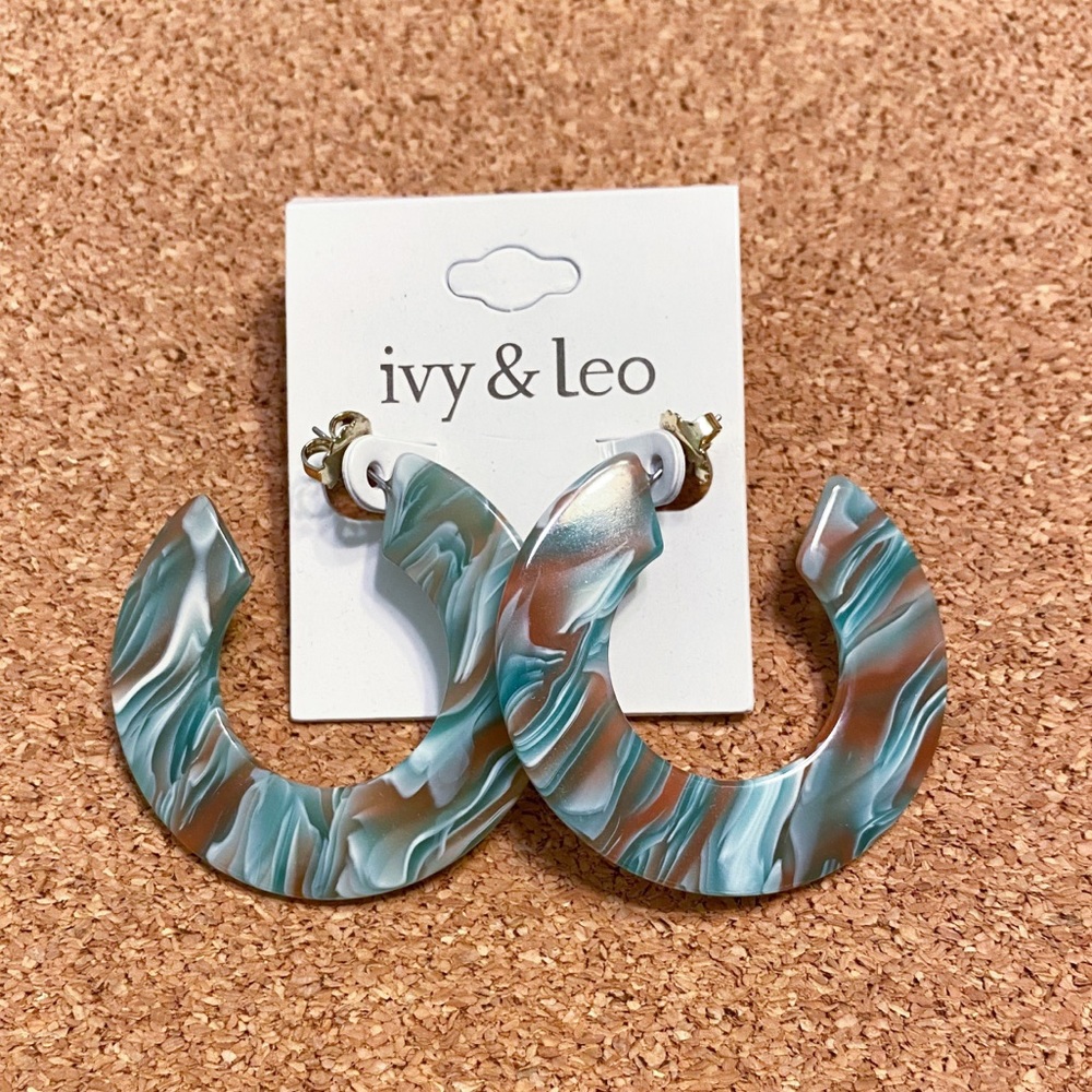 IVY & LEO HOOP EARRINGS